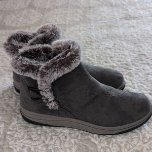 Clark's Gray Fur-Lined Women's Boots 7.5 NWOT
